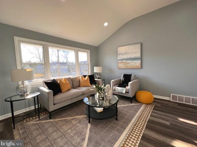 53 Linden Rd, Burlington, NJ 08016-1052