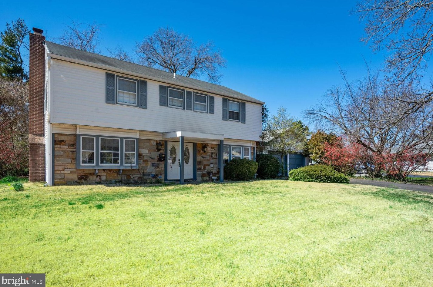 37 Twin Hill Dr, Willingboro, NJ 08046