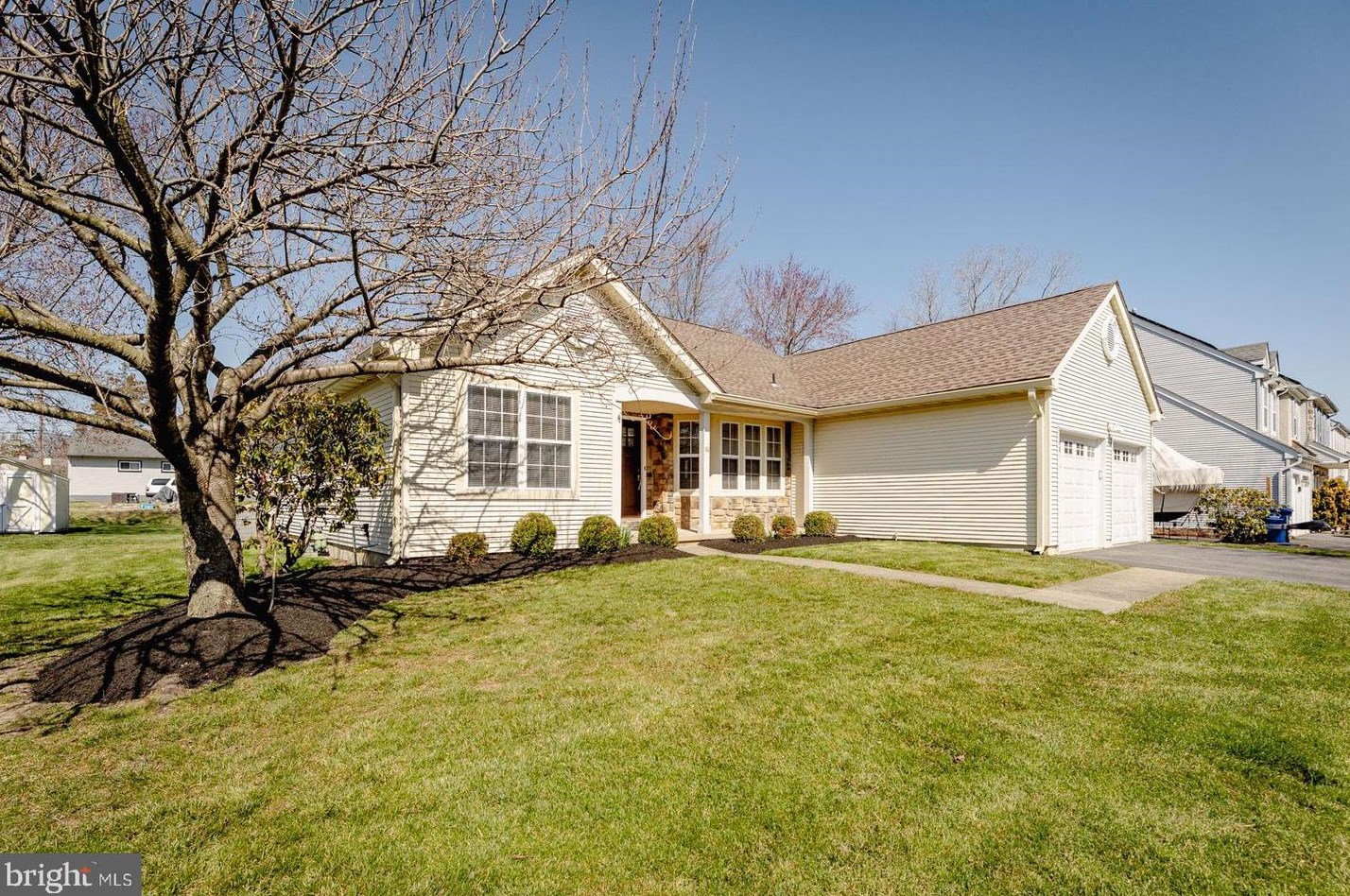 16 Colonial Dr, Chesterfield, NJ 08505-2536