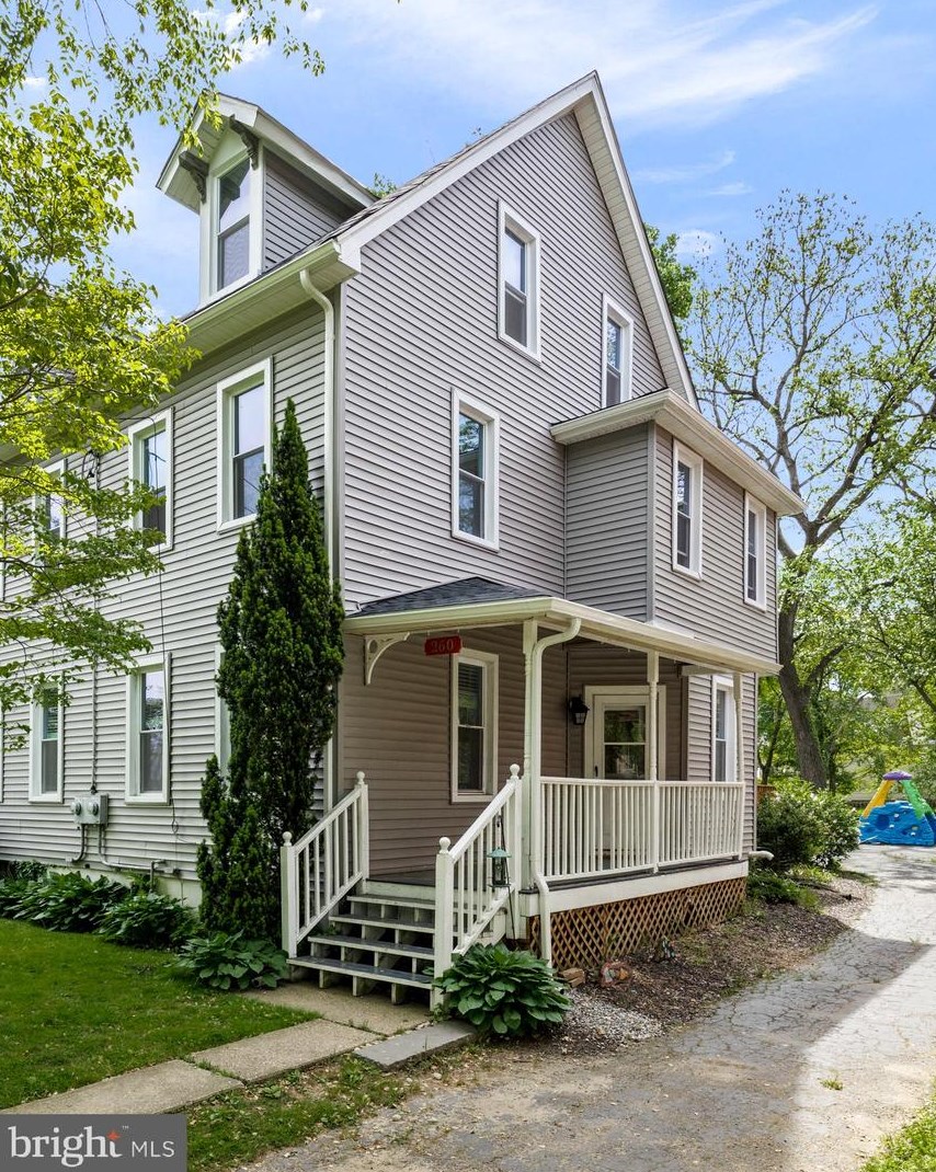 260-262 Linden St, Moorestown, NJ 08057