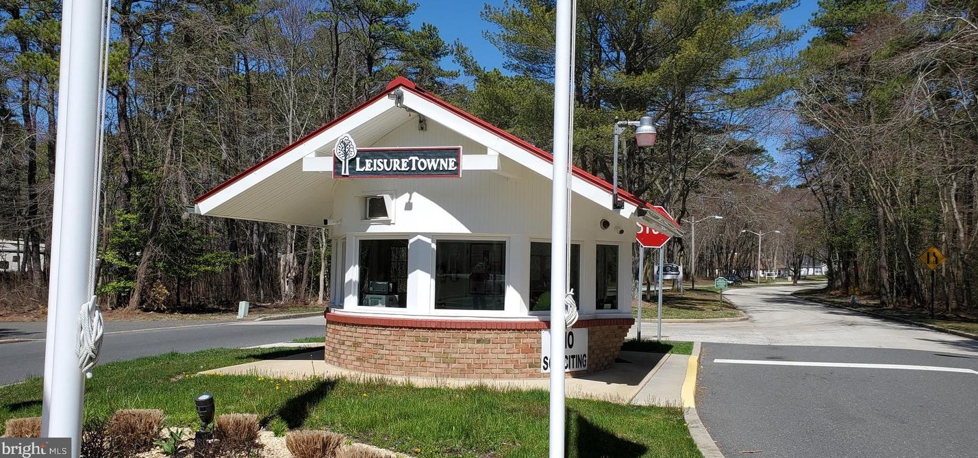 42 Kingston Way, Southampton NJ  08088-1211 exterior