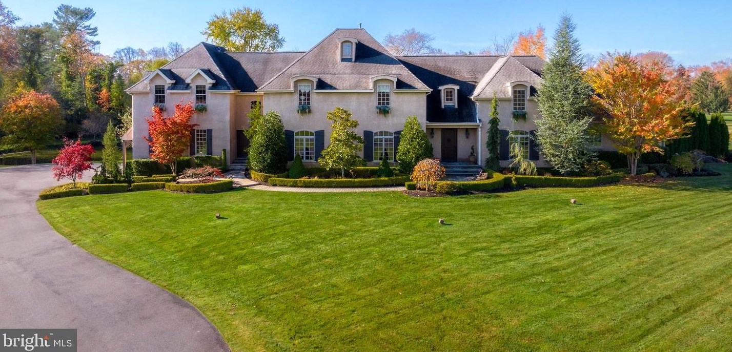 169 Country Club Dr, Lumberton Township, NJ 08048