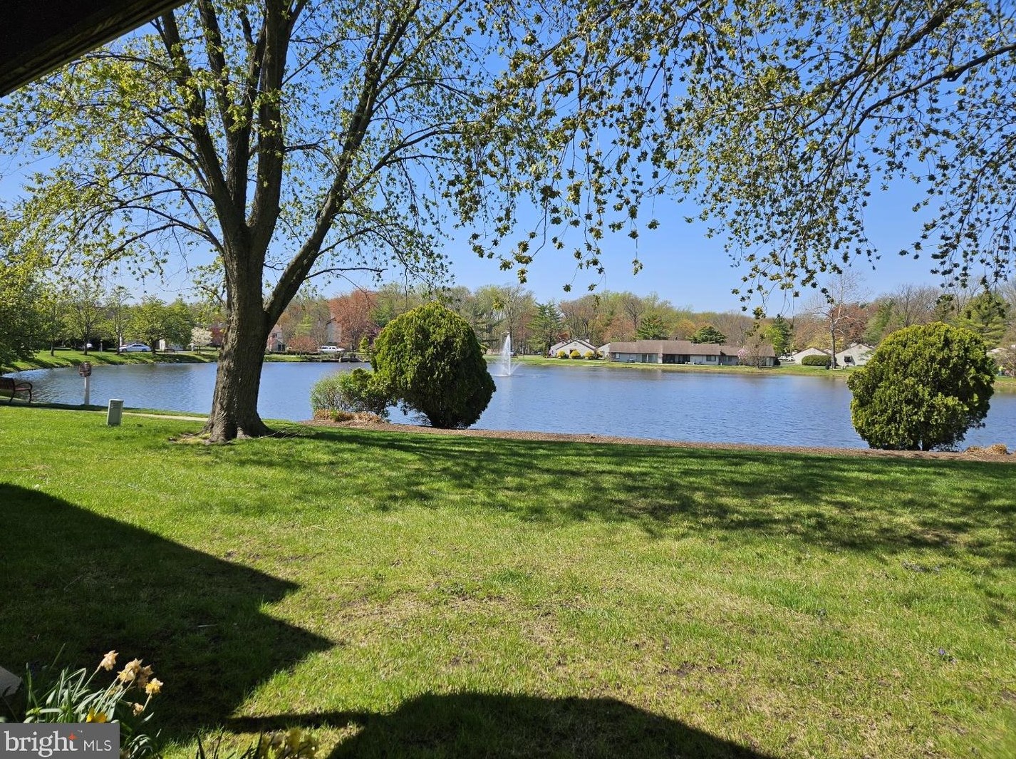 22 W Daisy Ln, Mount Laurel, NJ 08054