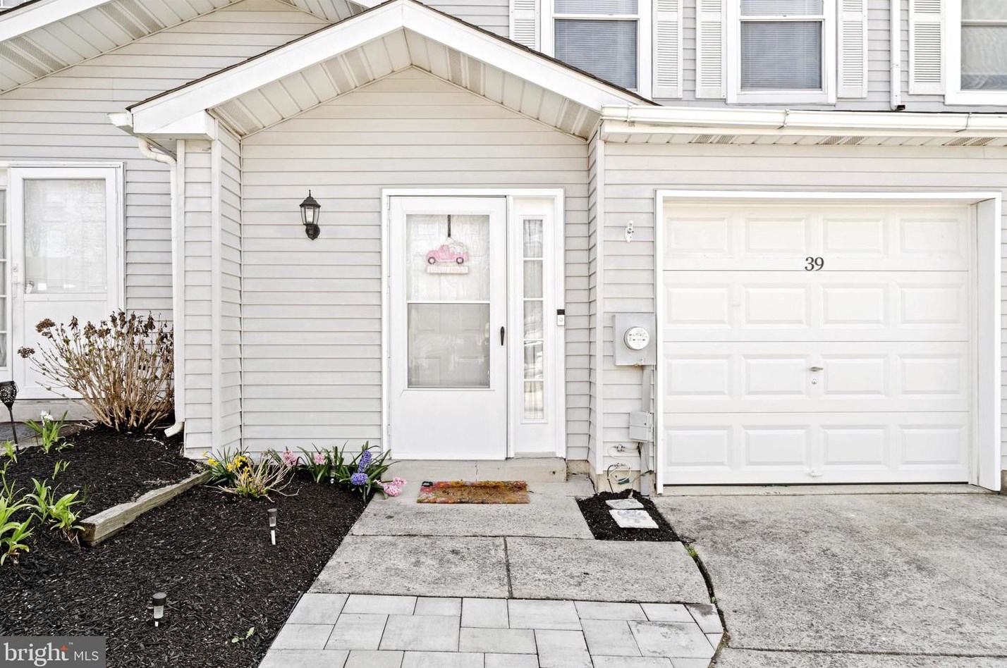 39 Society Ct, Burlington, NJ 08016-3602