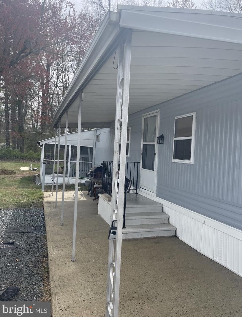 18 Edgewood Pl, Southampton NJ  08088-1610 exterior