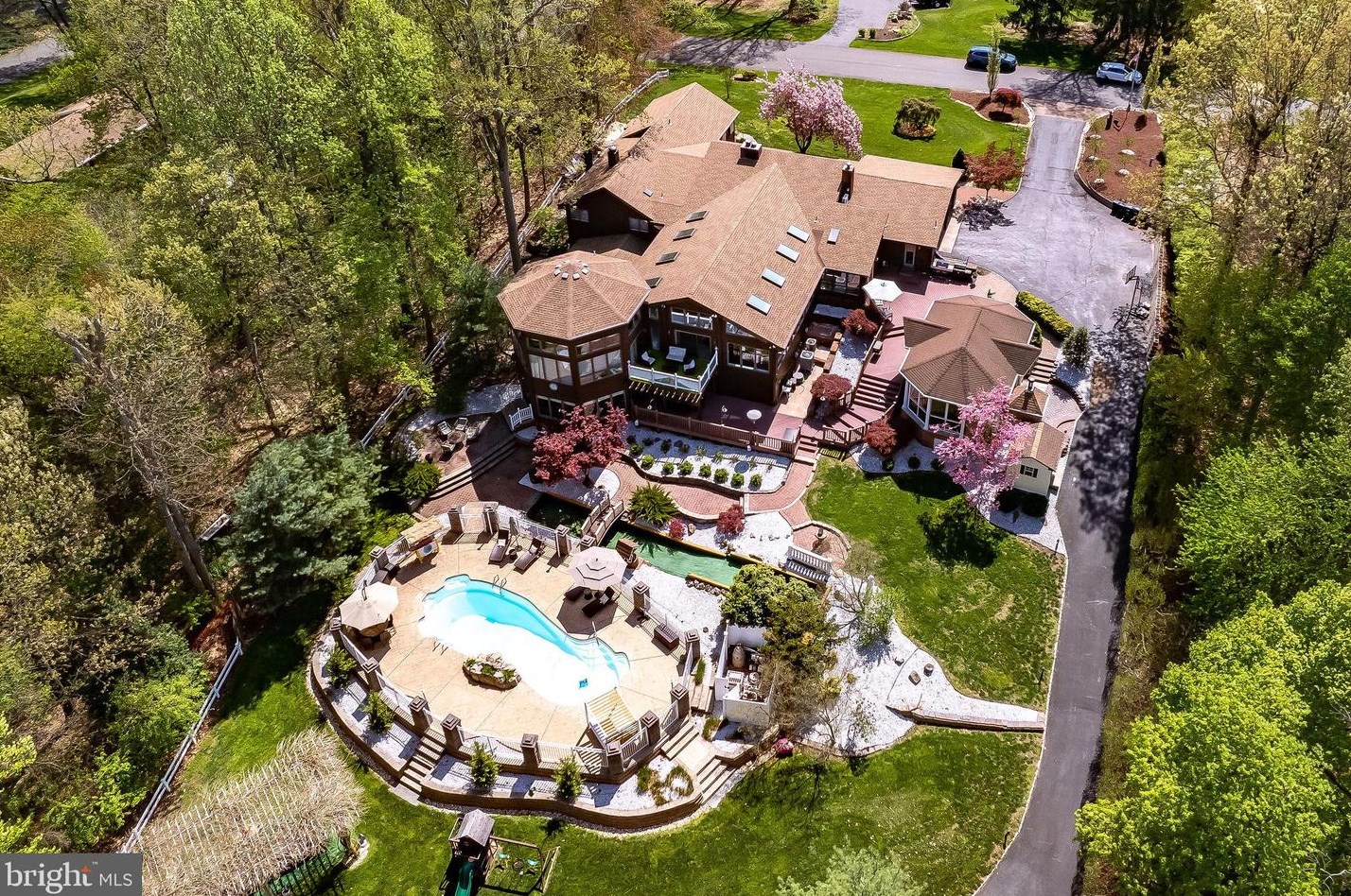 9 Laurel Dr, North Hanover, NJ 08562