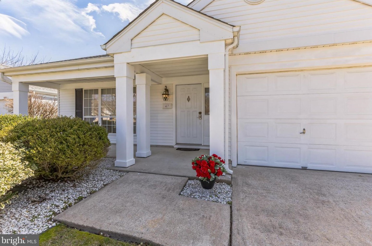 47 Newbury Dr, Southampton, NJ 08088-1051