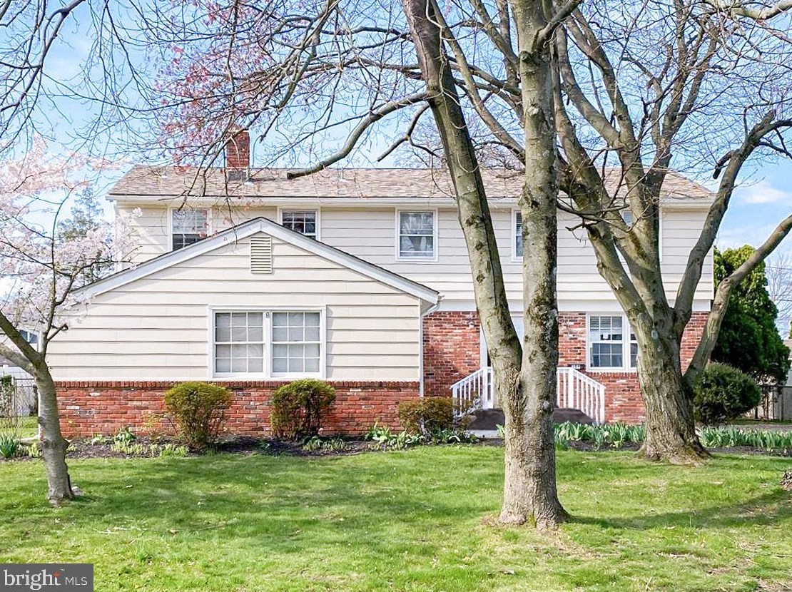 109 Harvey Pl, Mount Laurel, NJ 08054-2410