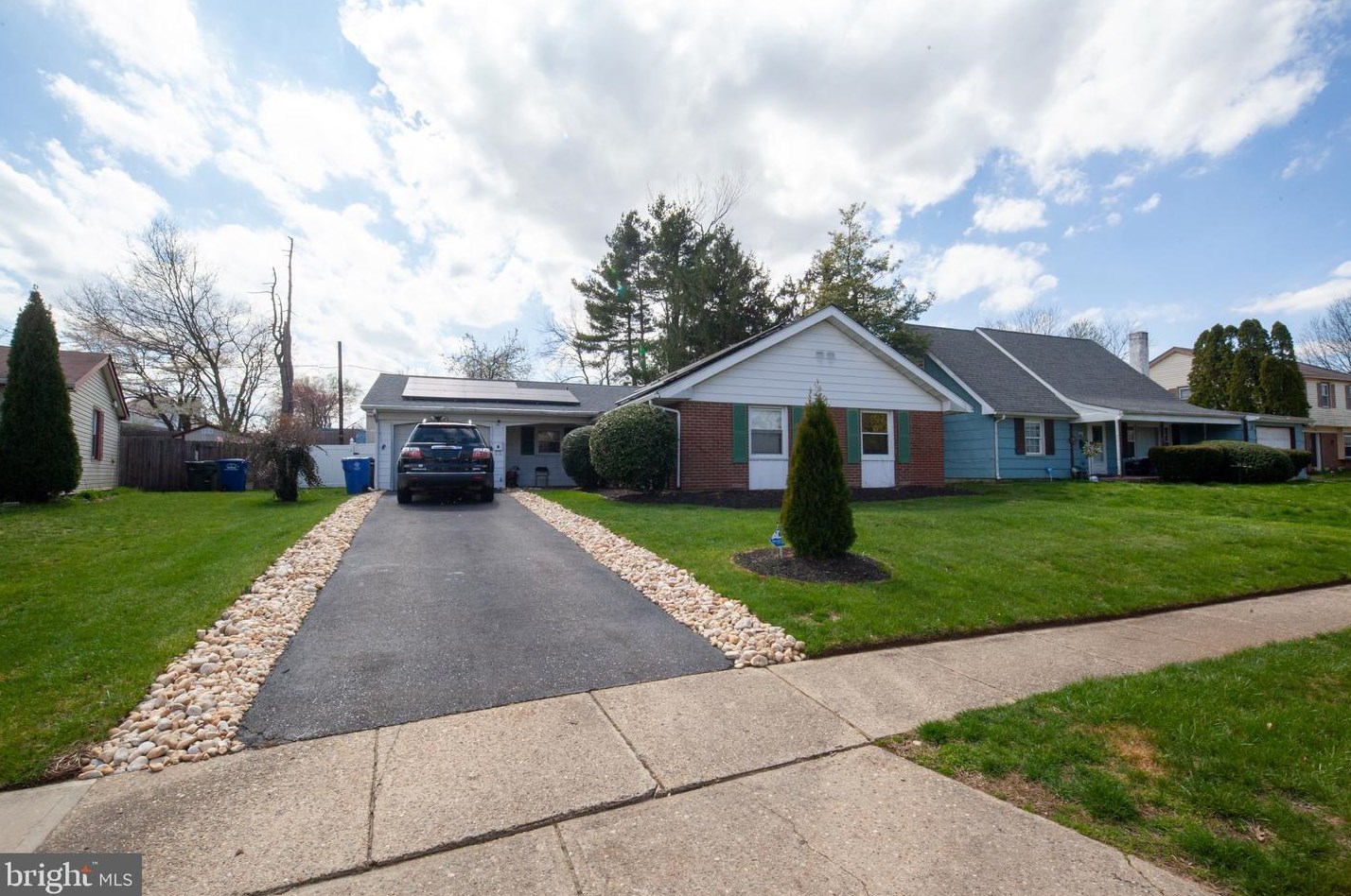 14 Mayfair Cir, Willingboro, NJ 08046