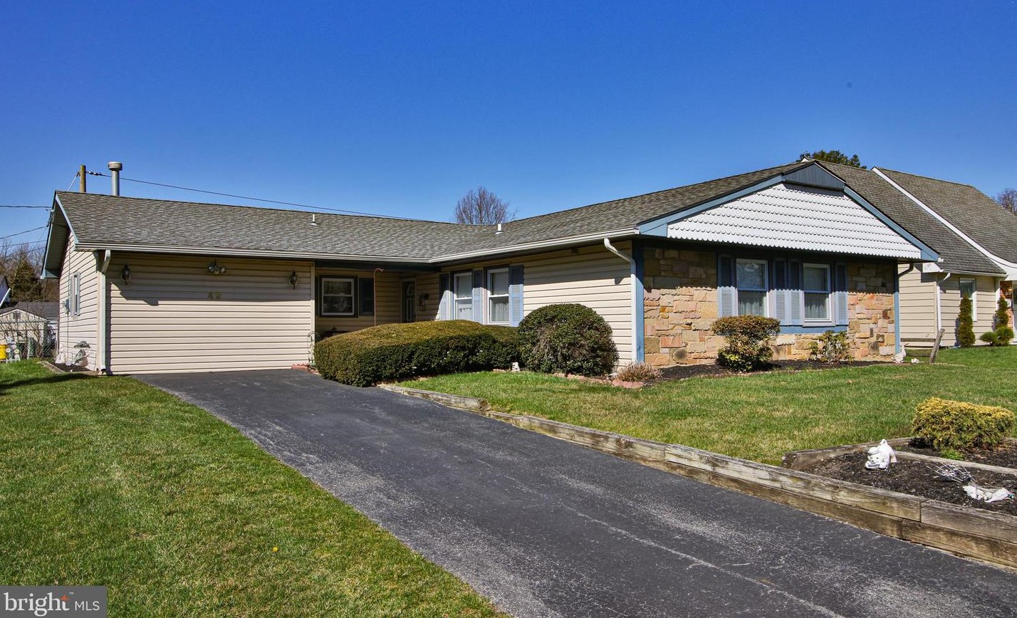 49 Norwood Ln, Willingboro, NJ 08046