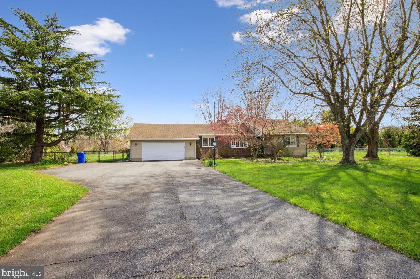 6 Croshaw Rd, North Hanover, NJ 08562