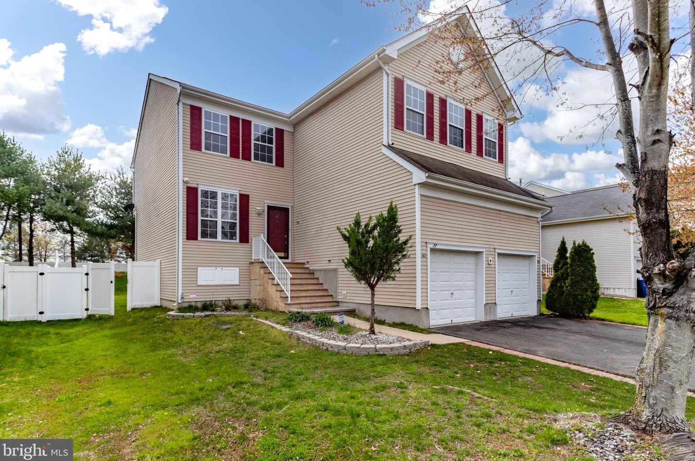 22 Birmingham Dr, Columbus, NJ 08022