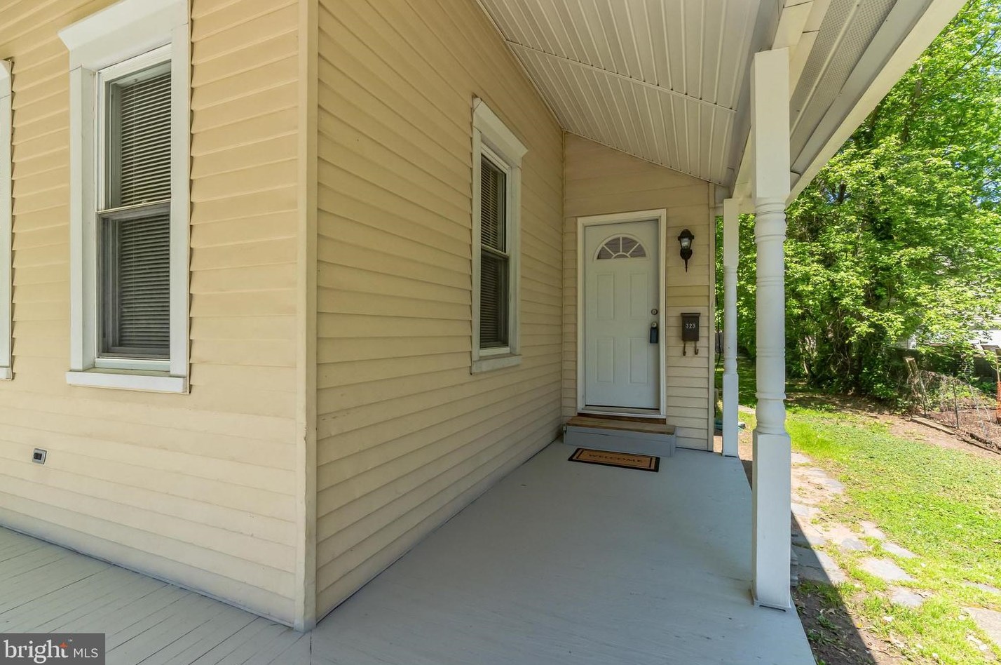 323 Linden St, Moorestown NJ  08057-3605 exterior
