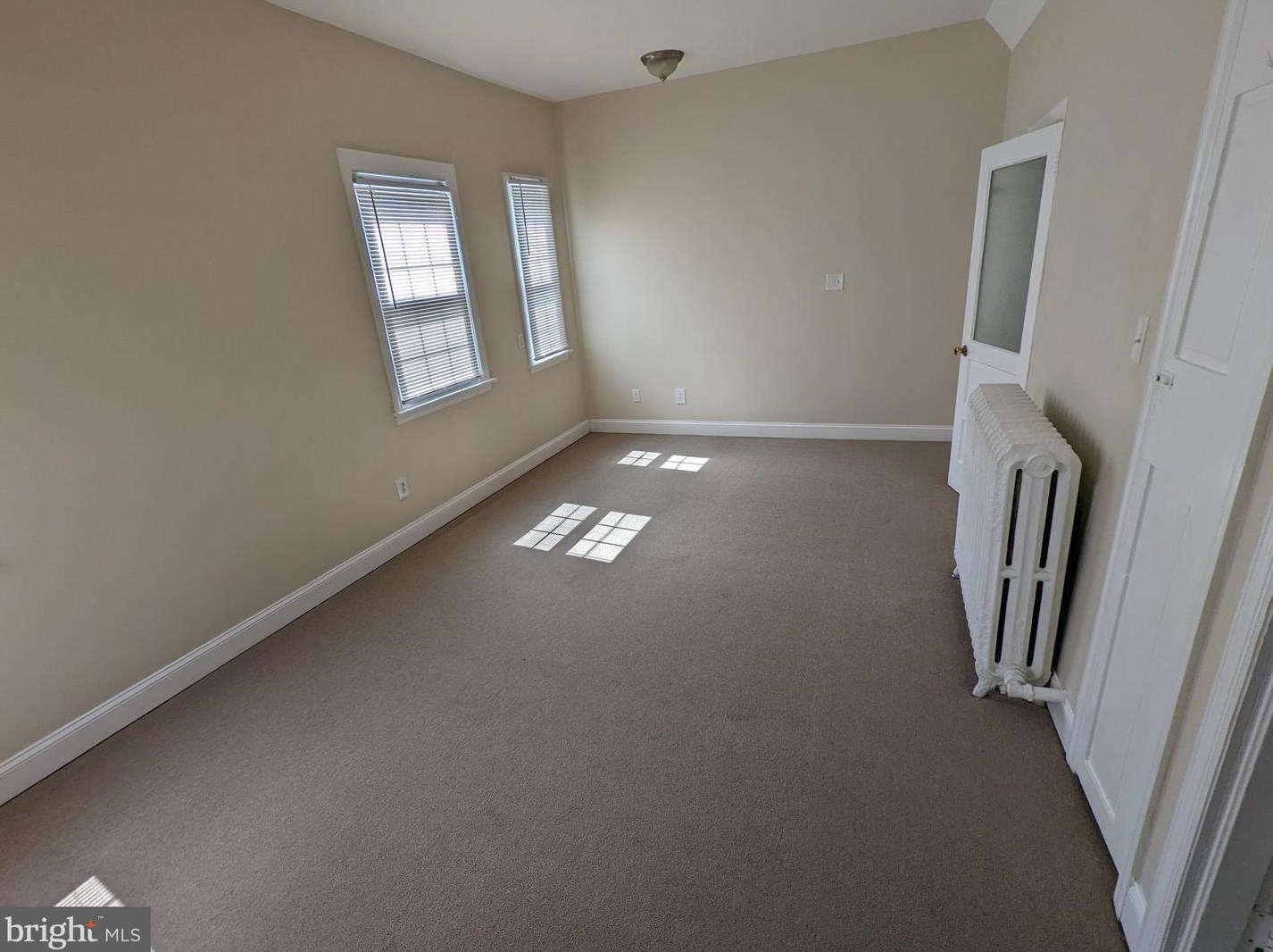 300 Main St #4, Riverton, NJ 08077