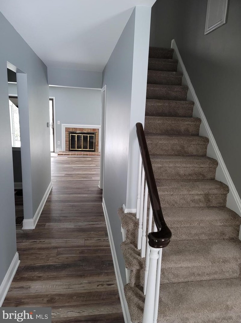 42 Farnwood Rd, Mount Laurel, NJ 08054