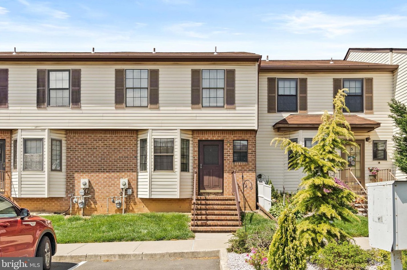 4 Ryans Ct, Chesterfield, NJ 08505-2534