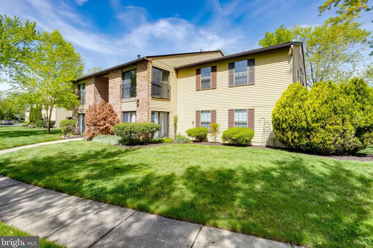 110 Red Cedar Ct, Mount Laurel, NJ 08054