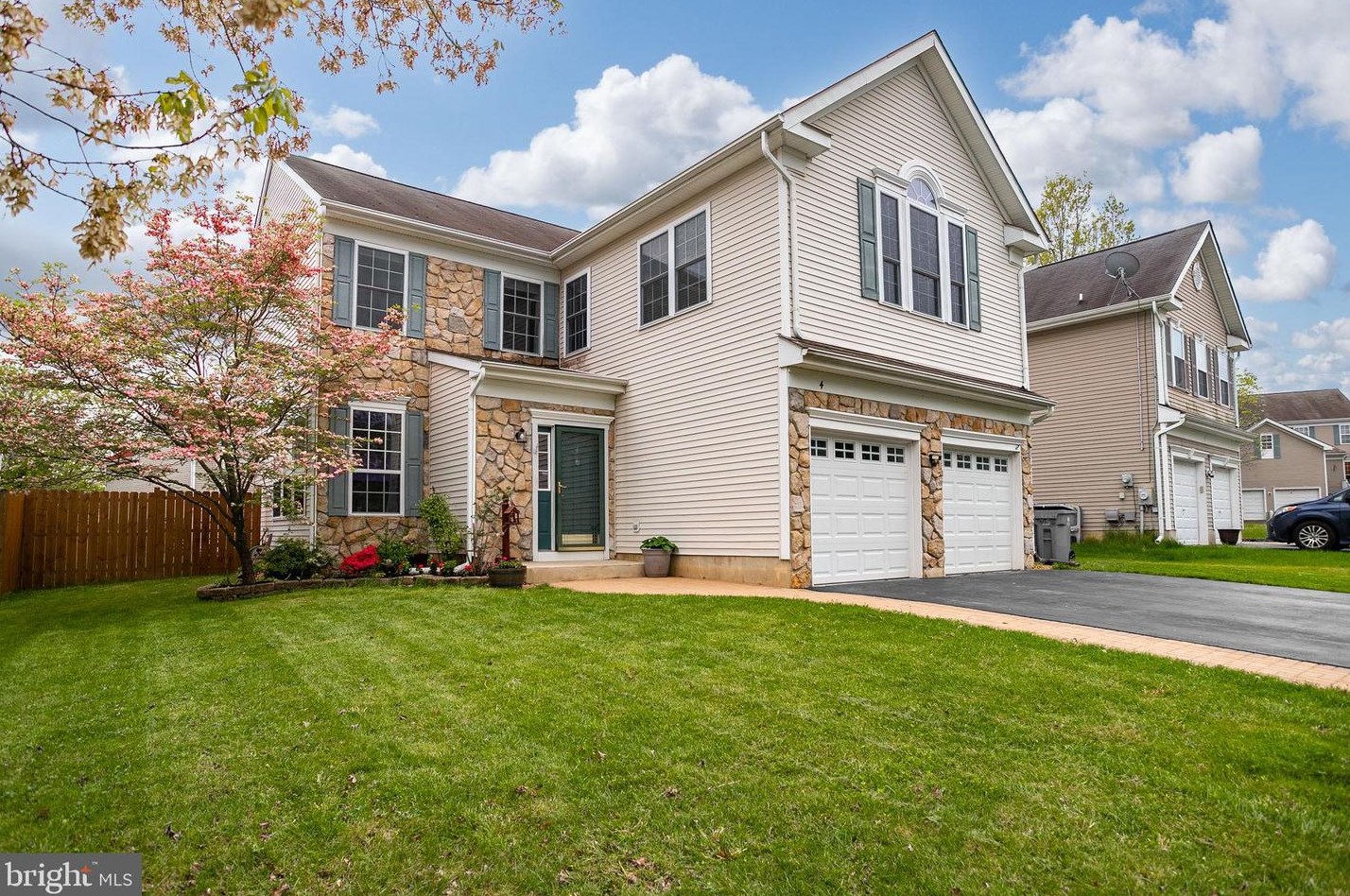 4 Durham Dr, Columbus, NJ 08022