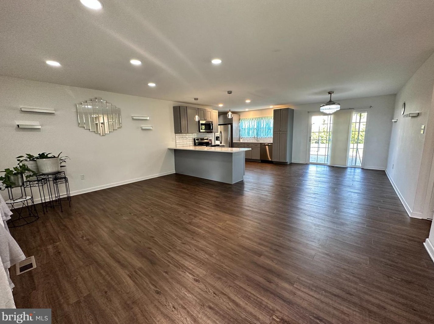 11 Tiber Ln, Willingboro, NJ 08046