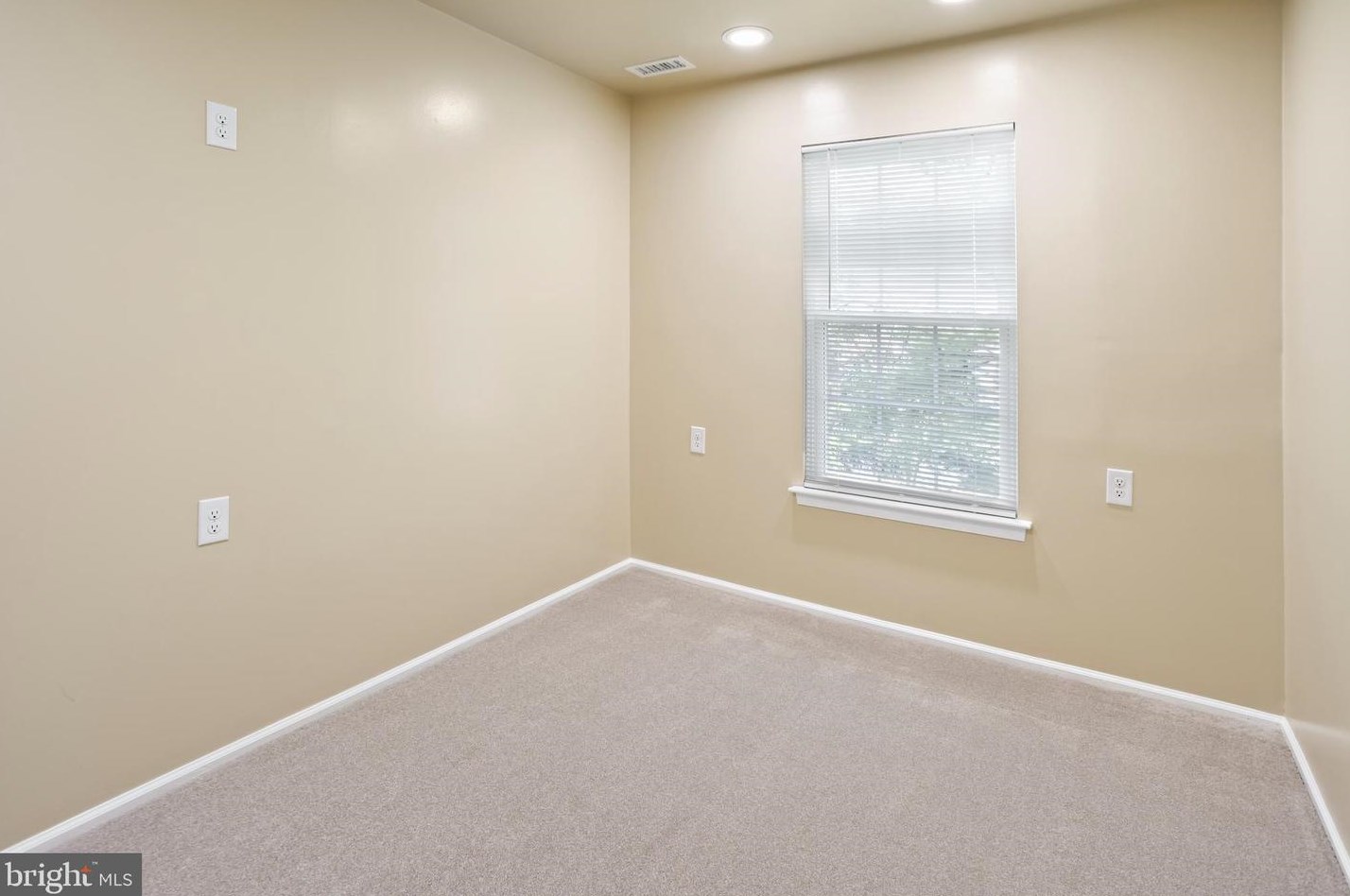 226 Thornwood Dr, Mount Laurel NJ  08054-1812 exterior