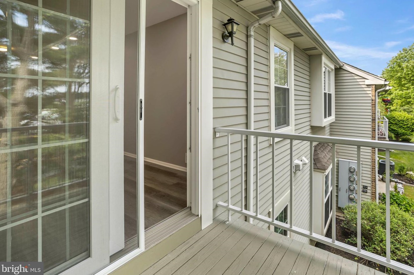 226 Thornwood Dr, Mount Laurel NJ  08054-1812 exterior