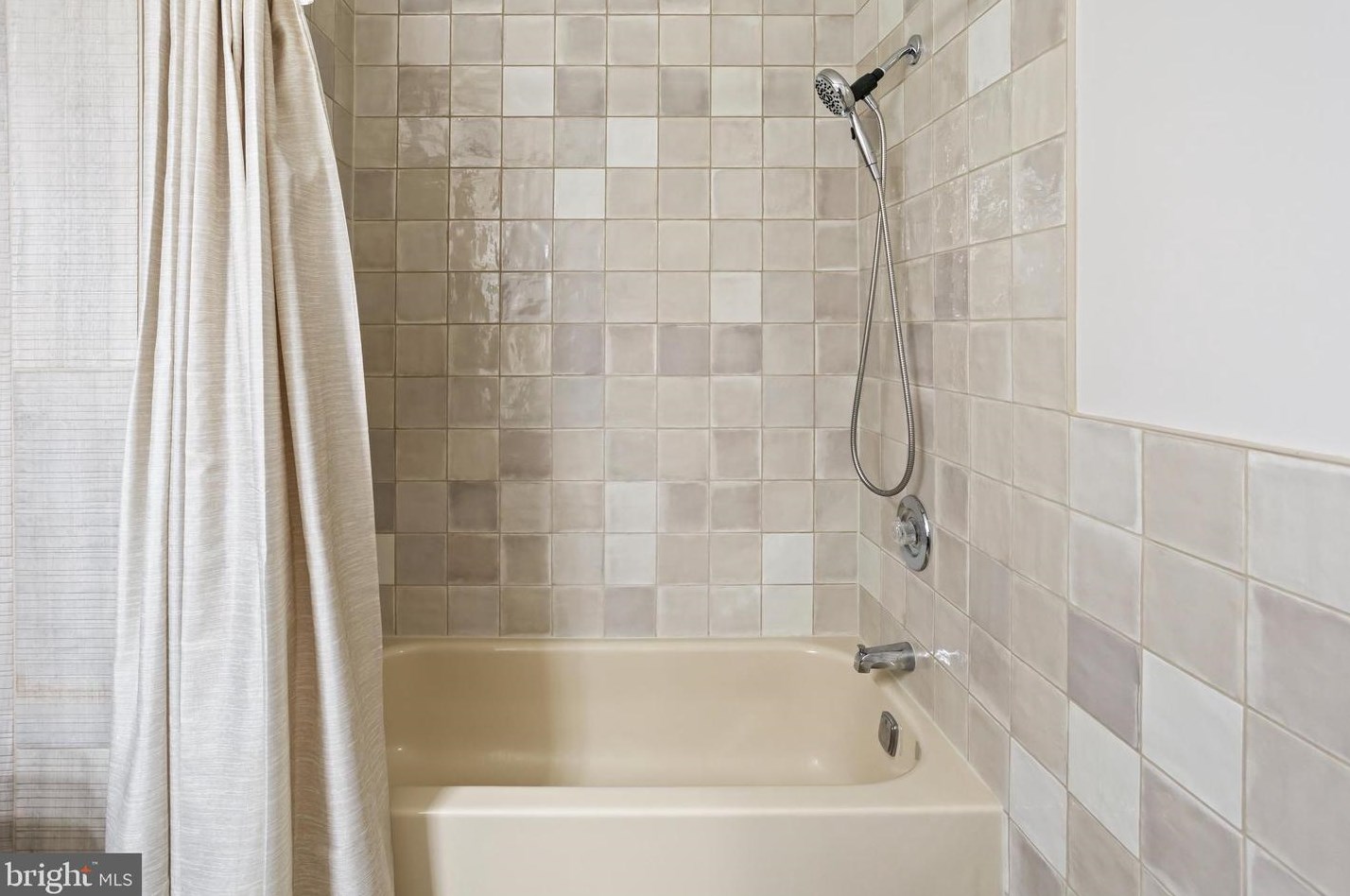 226 Thornwood Dr, Mount Laurel NJ  08054-1812 exterior