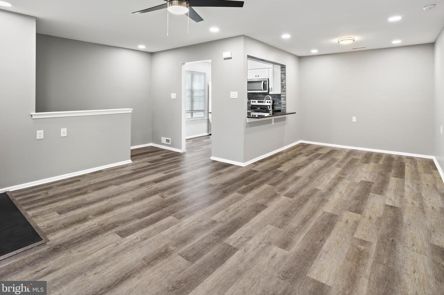 226 Thornwood Dr, Mount Laurel NJ  08054-1812 exterior