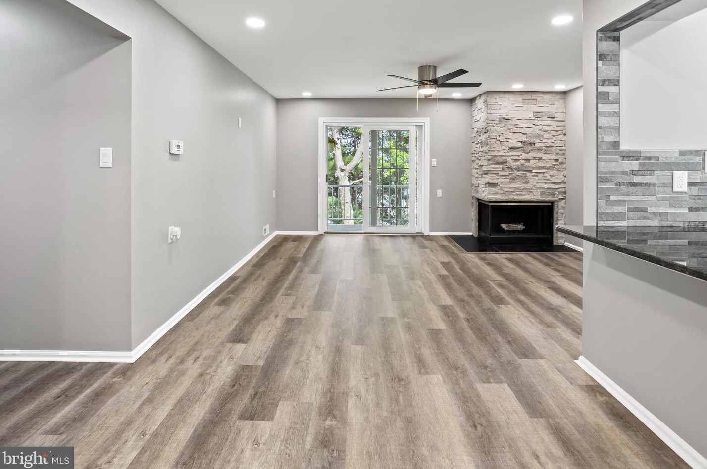 226 Thornwood Dr, Mount Laurel NJ  08054-1812 exterior