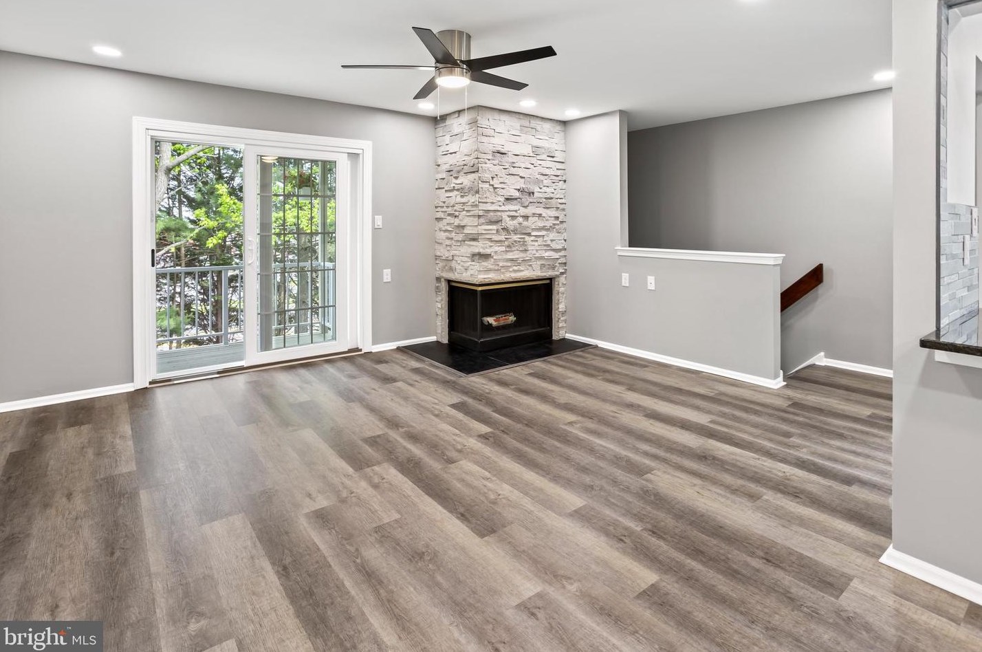 226 Thornwood Dr, Mount Laurel NJ  08054-1812 exterior