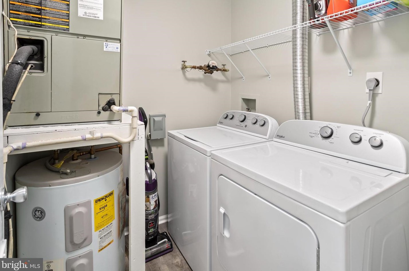 226 Thornwood Dr, Mount Laurel NJ  08054-1812 exterior