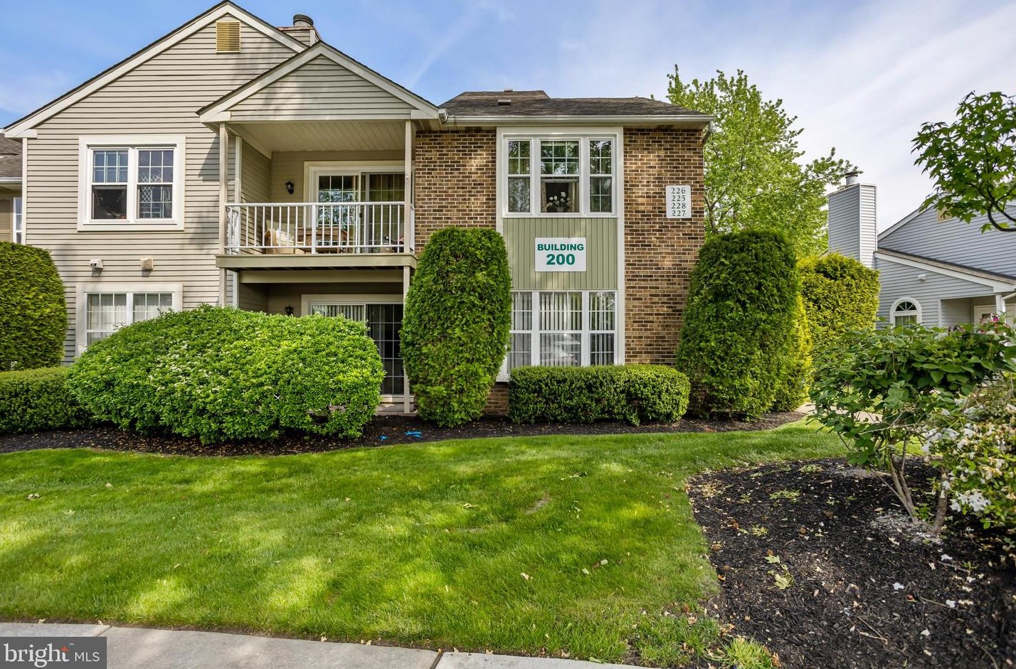 226 Thornwood Dr, Mount Laurel NJ  08054-1812 exterior