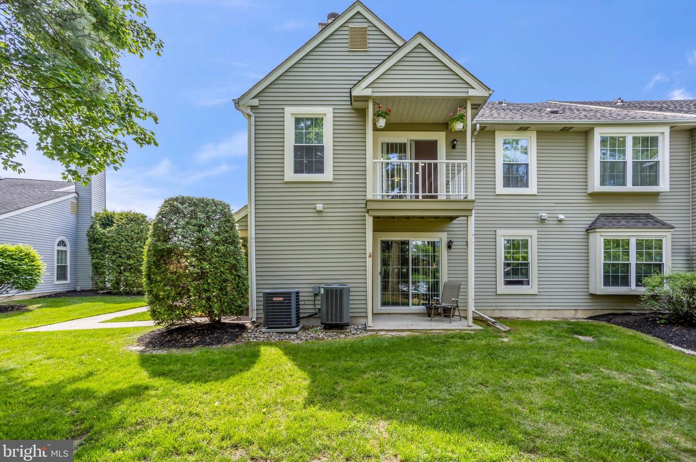 226 Thornwood Dr, Mount Laurel NJ  08054-1812 exterior