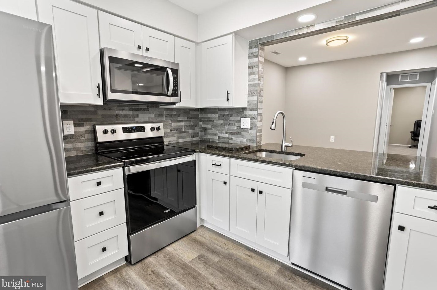 226 Thornwood Dr, Mount Laurel NJ  08054-1812 exterior