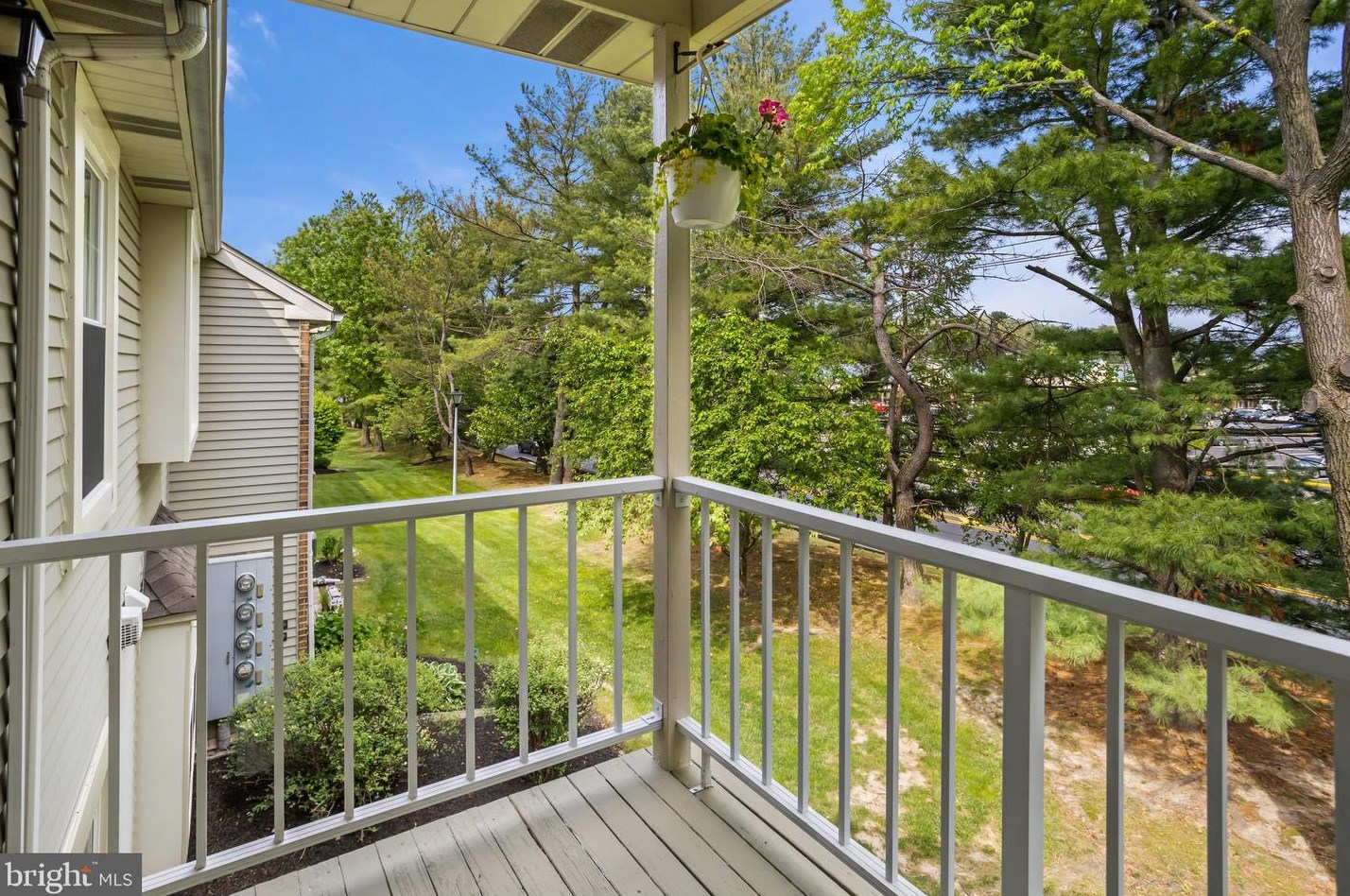 226 Thornwood Dr, Mount Laurel NJ  08054-1812 exterior