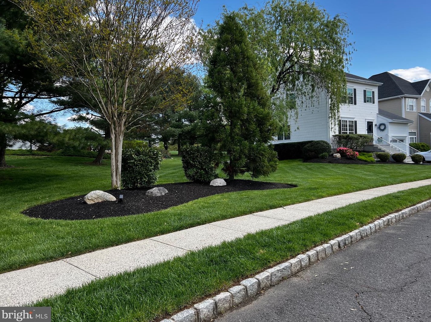 124 Arrowhead Dr, Burlington, NJ 08016