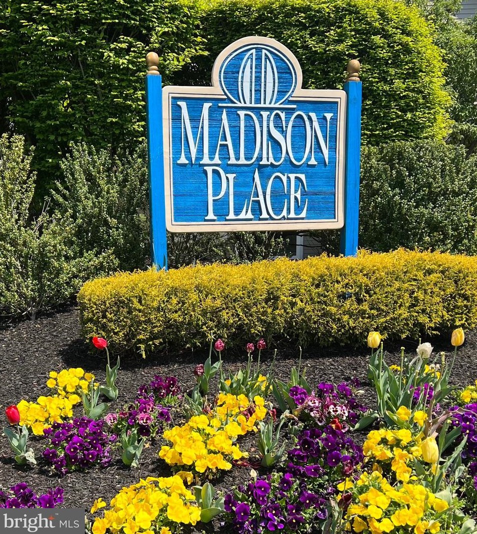 1605 Saxony Dr, Mount Laurel NJ  08054-1887 exterior