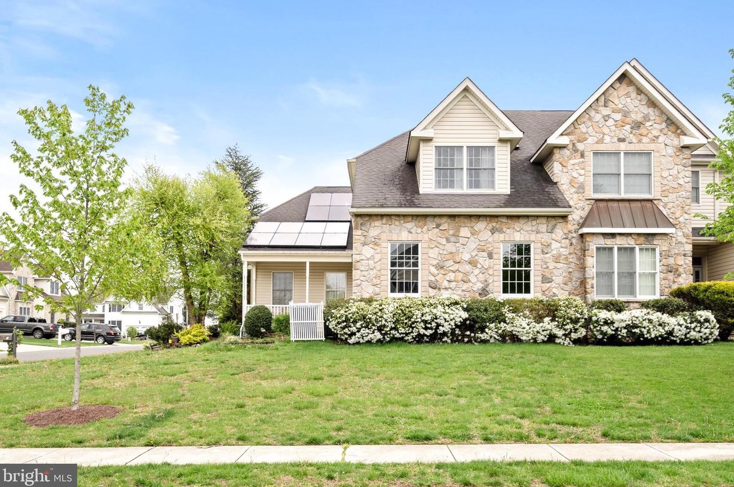 5 Wheatfield Ct, Columbus, NJ 08022