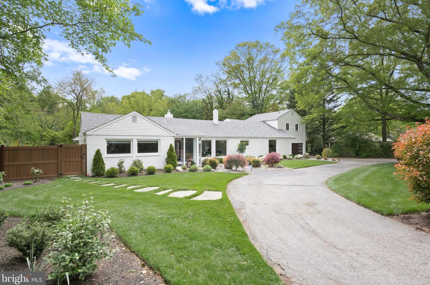 96 Westbrook Dr, Moorestown, NJ 08057
