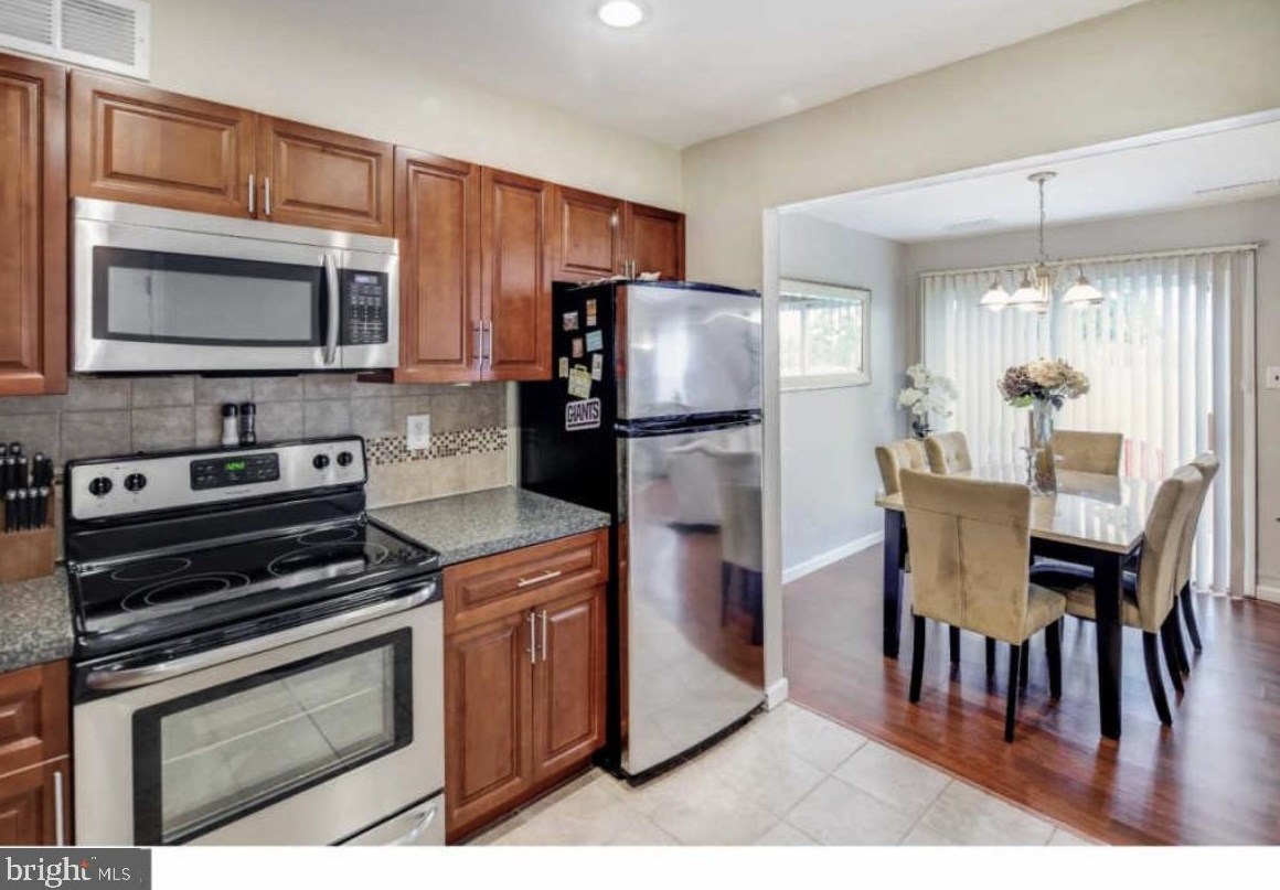 133 Chaucer Rd, Mount Laurel, NJ 08054