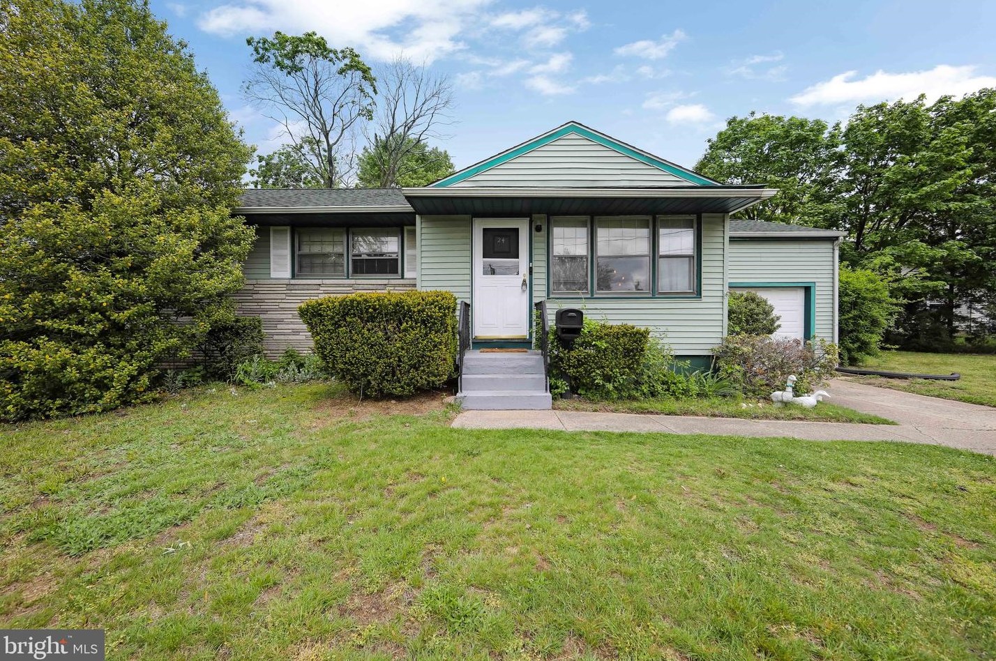 24 Laclede Dr, Burlington, NJ 08016-2936