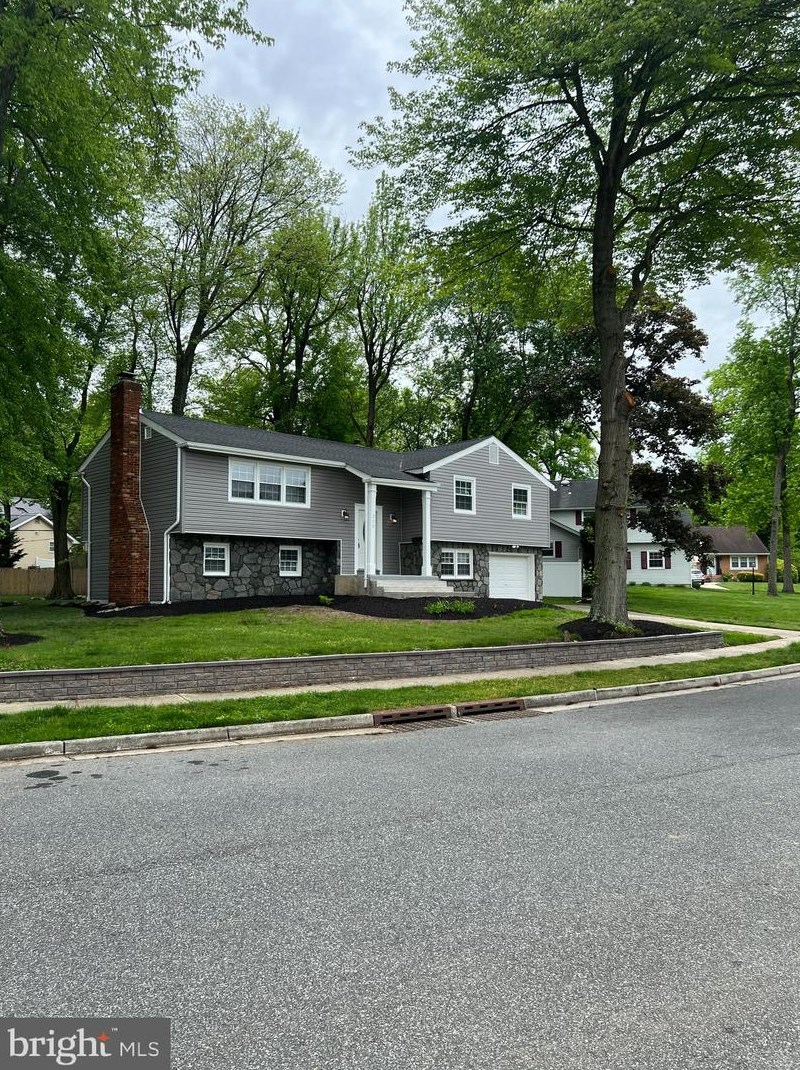 233 Belaire Dr, Mount Laurel, NJ 08054