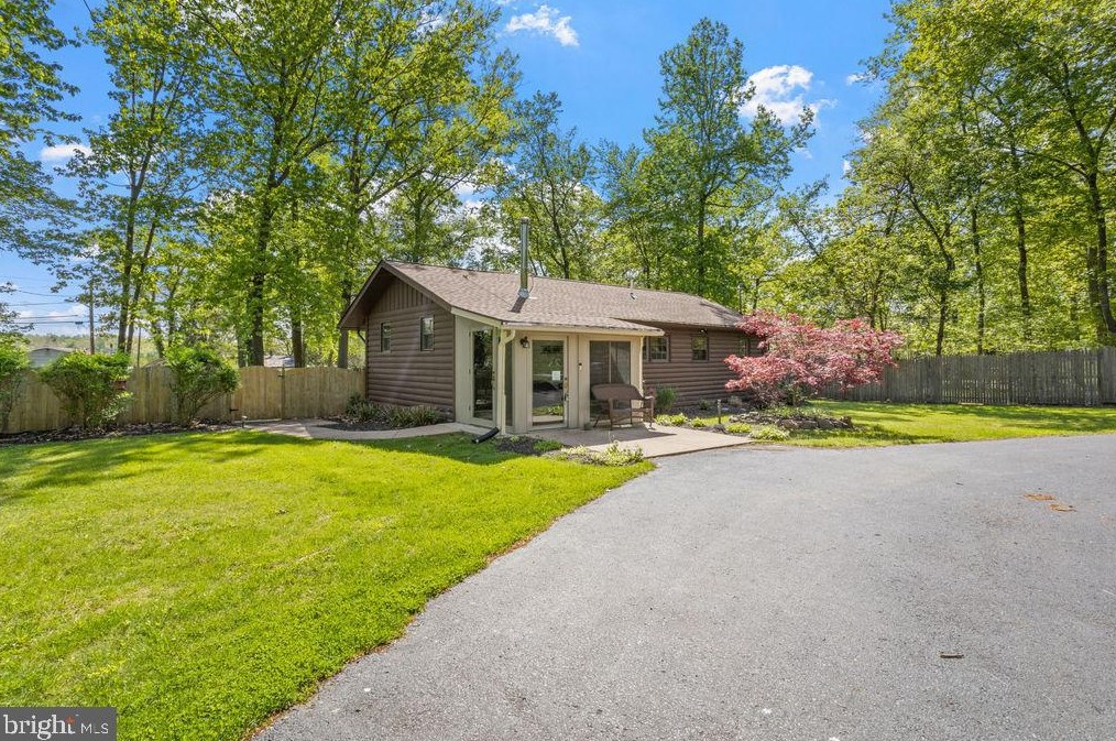 7 Pioneer Ln, Willingboro, NJ 08046