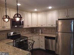 77 W Bluebell Ln, Mount Laurel, NJ 08054