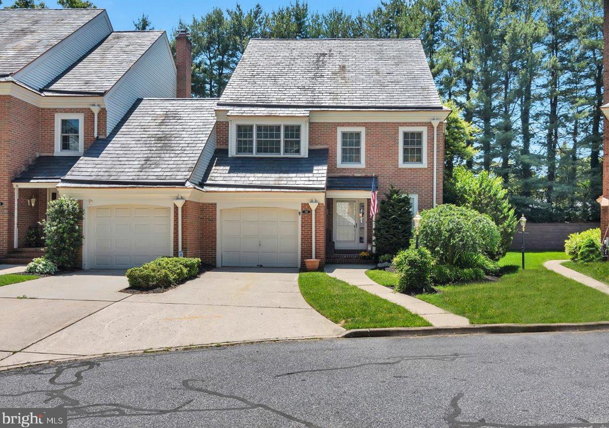 142 Foxwood Dr, Moorestown, NJ 08057