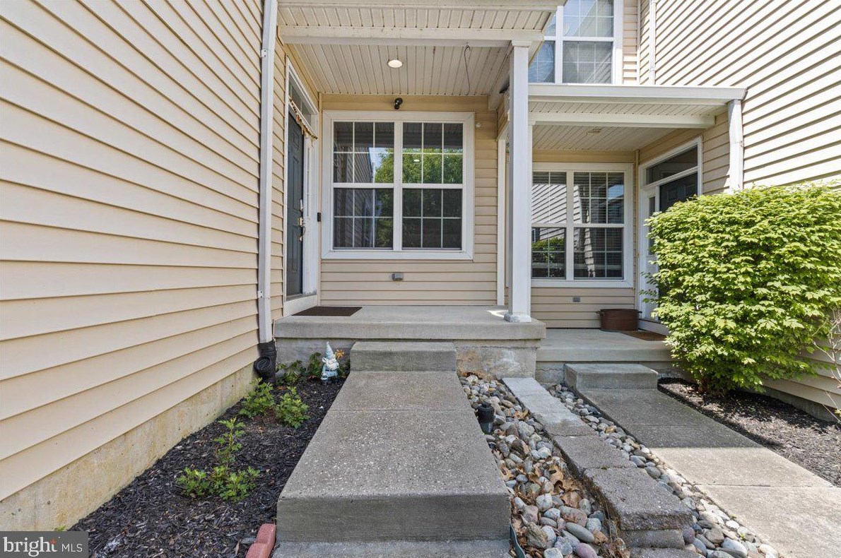 3 Crest Ct, Mount Laurel NJ  08054-1635 exterior