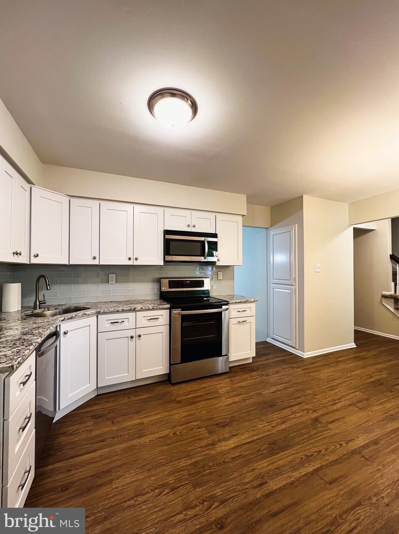 55 Farnwood Rd, Mount Laurel, NJ 08054