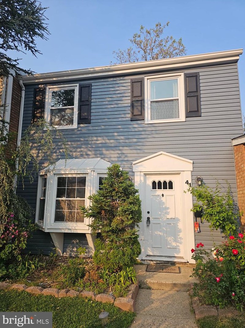 41 Raeburn Ln, Willingboro, NJ 08046