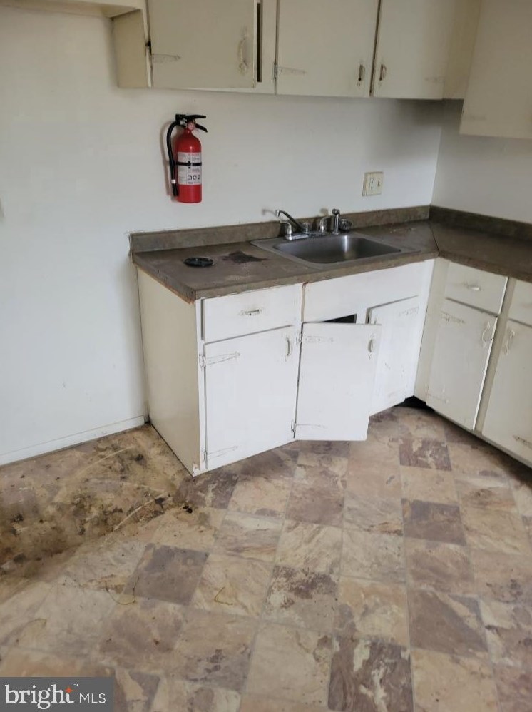 836 Henri Ct, Burlington, NJ 08016