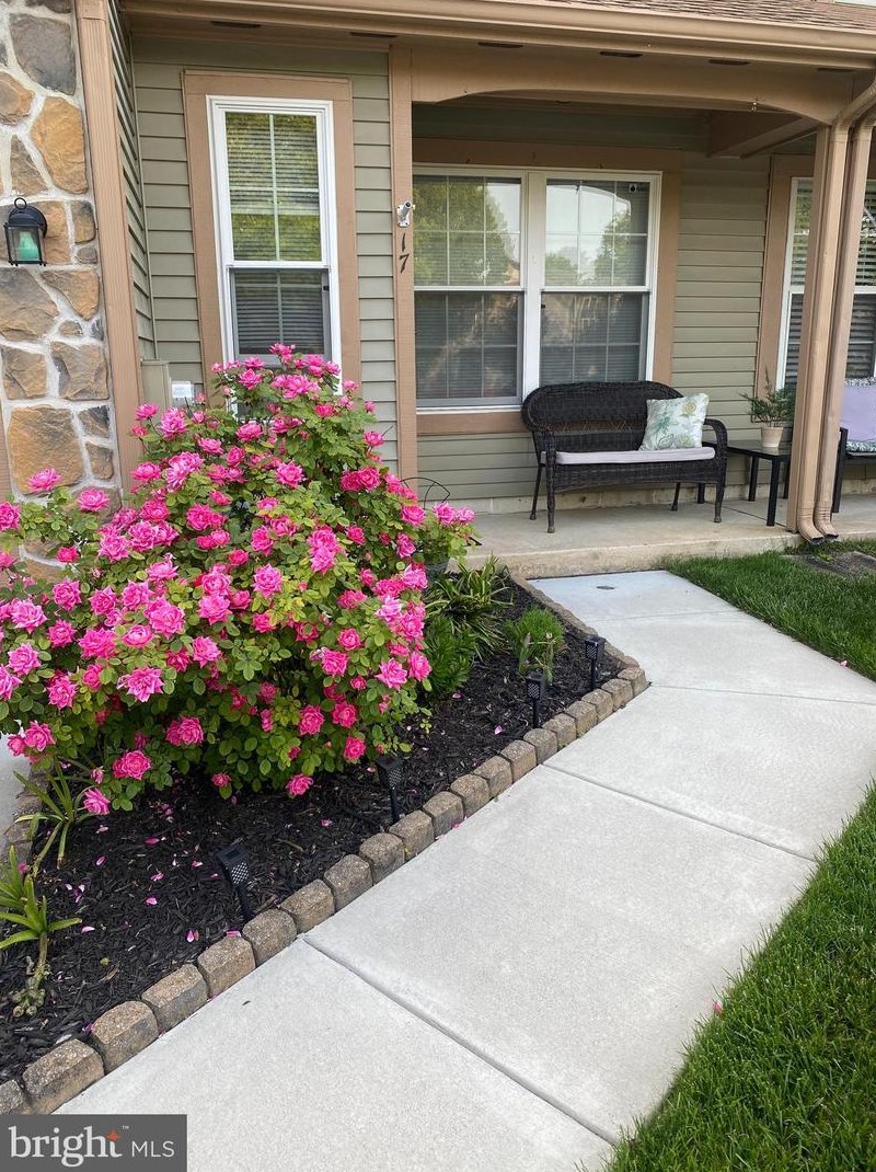 17 Lavister Dr, Mount Laurel, NJ 08054