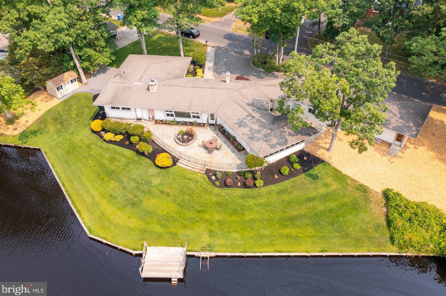 31 Lakeside Dr, Medford, NJ 08055-9205